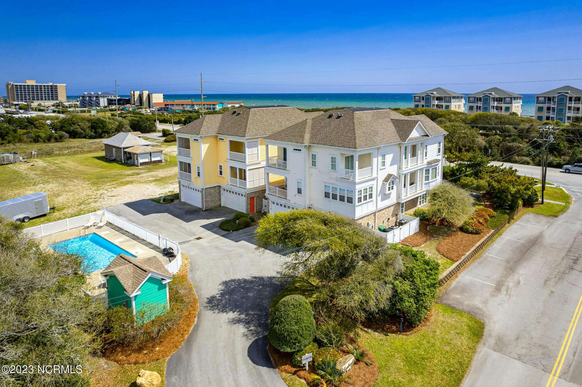 Seabrook Townhome in Pine Knoll Shores