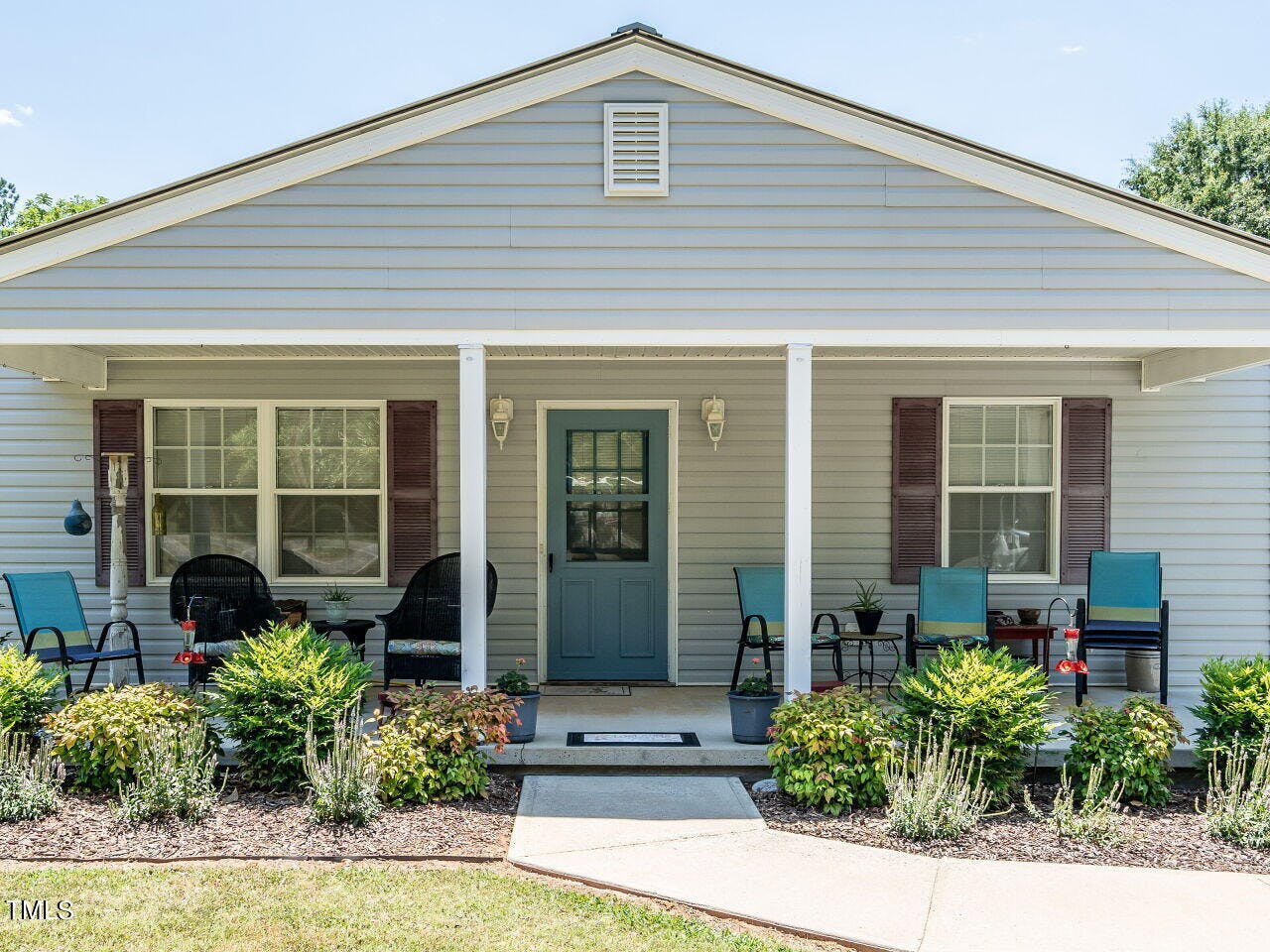 003-1280x960-front-porch