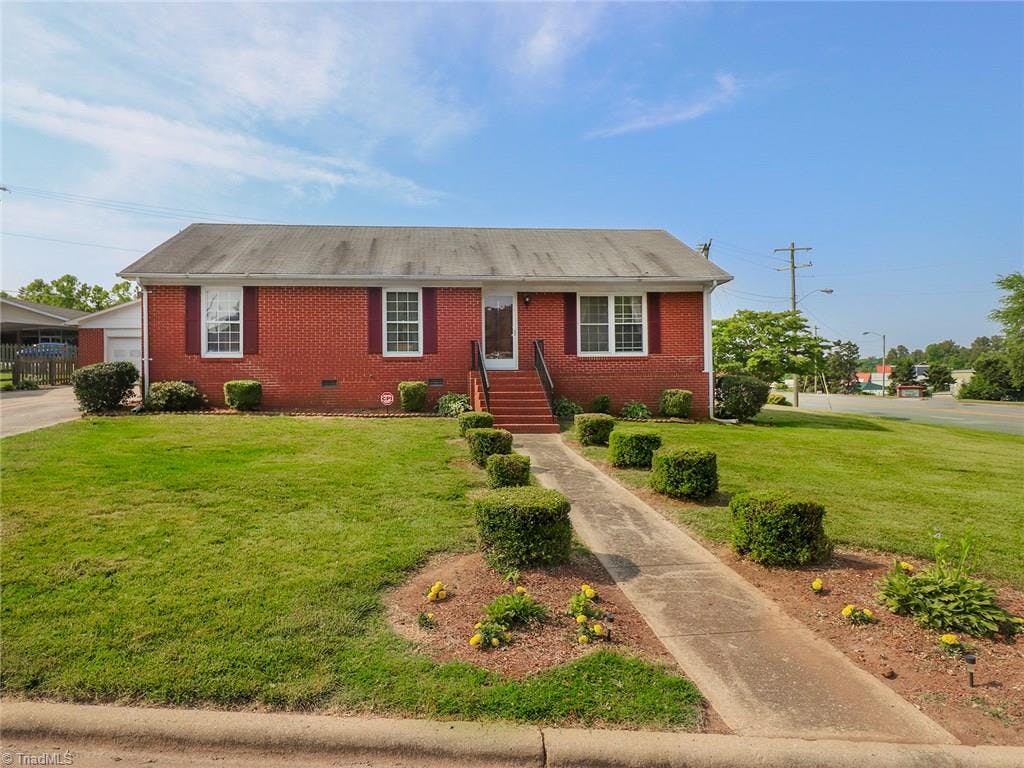 3BR/2BA all brick ranch. Enjoy the one level living with fully fenced backyard, 3 car detached garage.