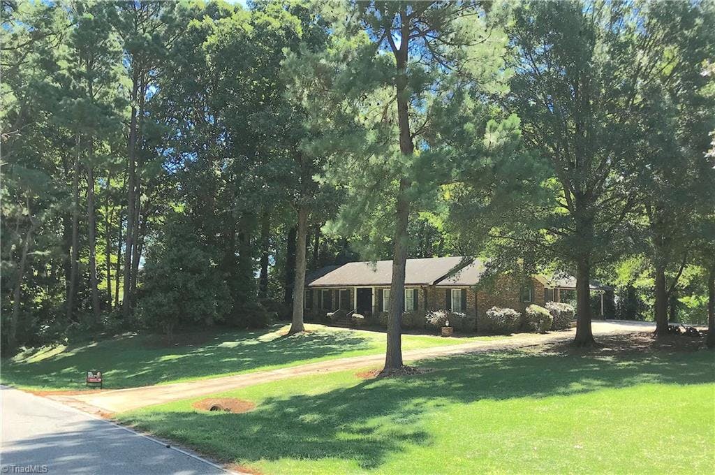 Exterior photo of 6867 Colonial Club Drive, Thomasville NC 27360. MLS: 948045