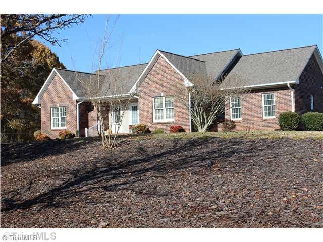Exterior Front. Beautiful, well-maintained owner-built custom home in quiet Deacon s Ridge sub-division