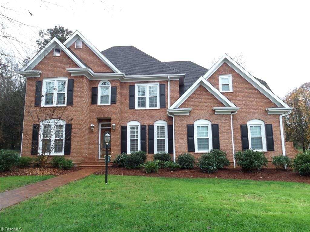 Beautiful brick traditional home in desirable Clemmons. One year home warranty offered.
