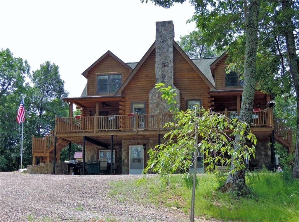 Rustic elegance in this true log home, a spectacular mountain view, AND an affordable price!