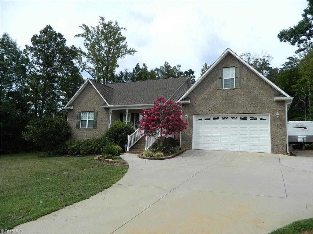 Exterior photo of 6808 Whispering Woods Court, Thomasville NC 27360. MLS: 805663