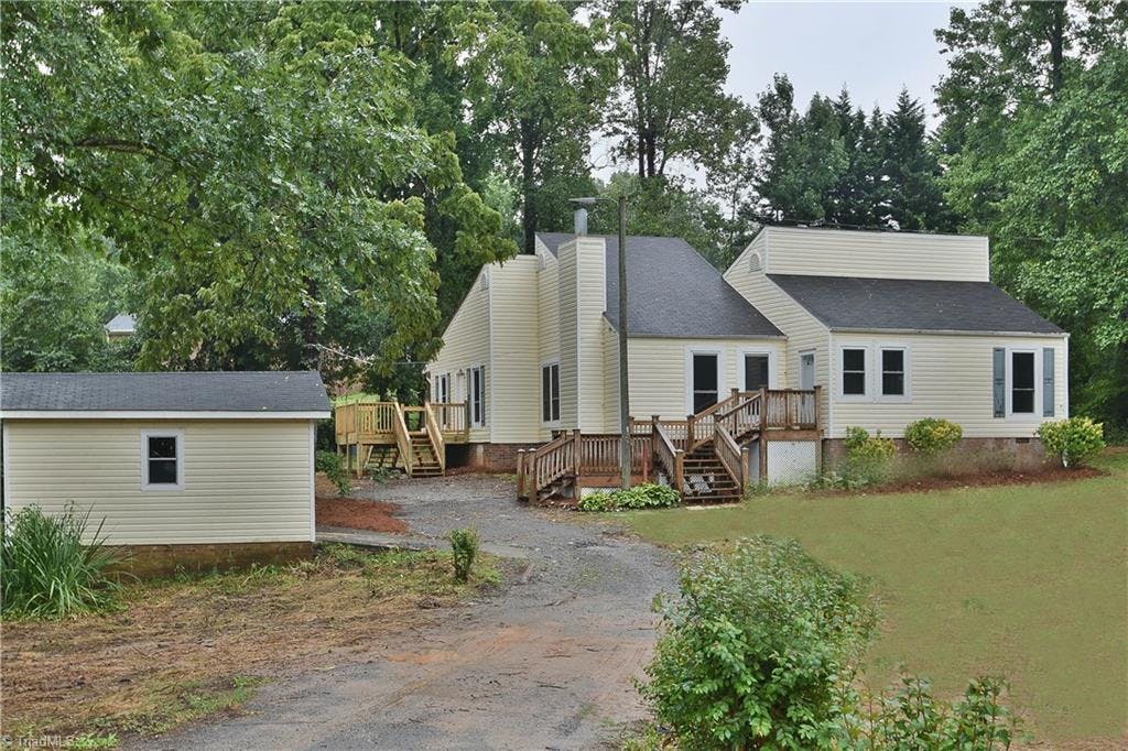 Exterior photo of 210 Pinelawn Drive, Kernersville NC 27284. MLS: 988817