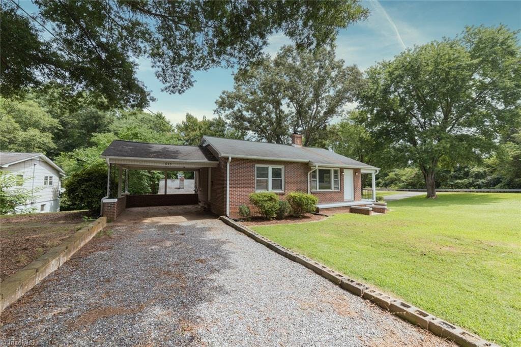 Exterior photo of 633 11th Street SW, Hickory NC 28602. MLS: 992022