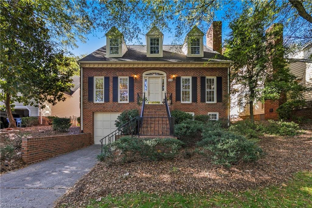 1251 Stadler Ridge Road, located in Silas Ridge. Great location to Wake Forest Univ, Reynolda House & Gardens, Graylyn Place, Business 40, medical centers