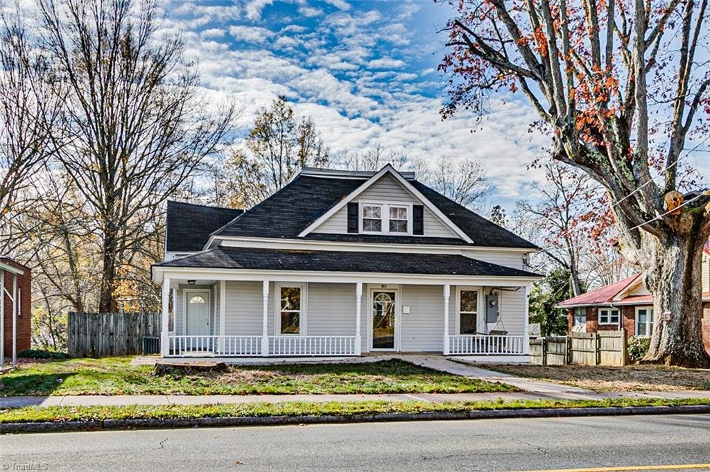 Cute home located in downtown Asheboro!