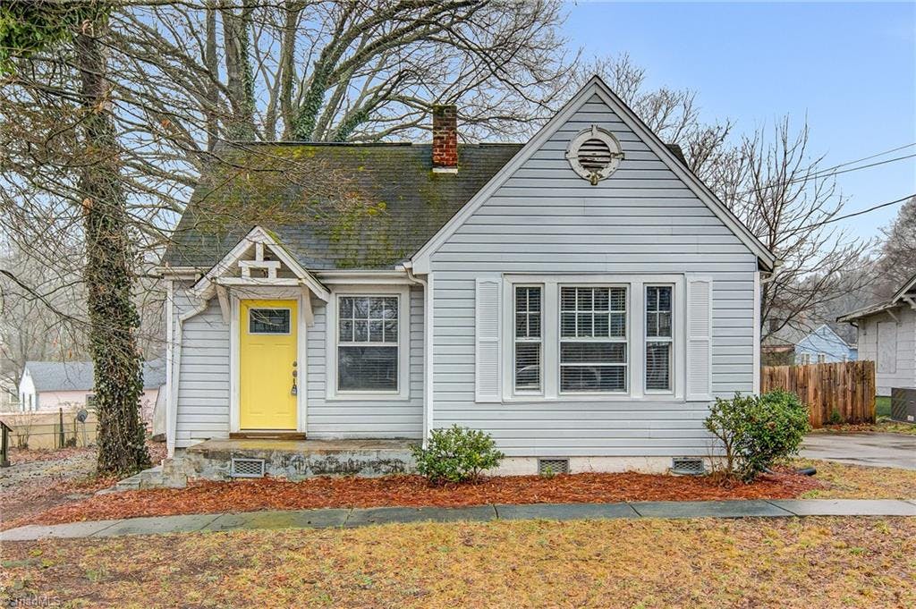 Welcome home to 915 Forrest! How cute is that yellow door?!