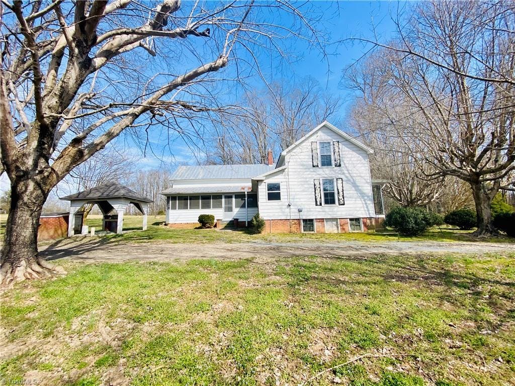 Farm house with 14+ acres in Seagrove NC