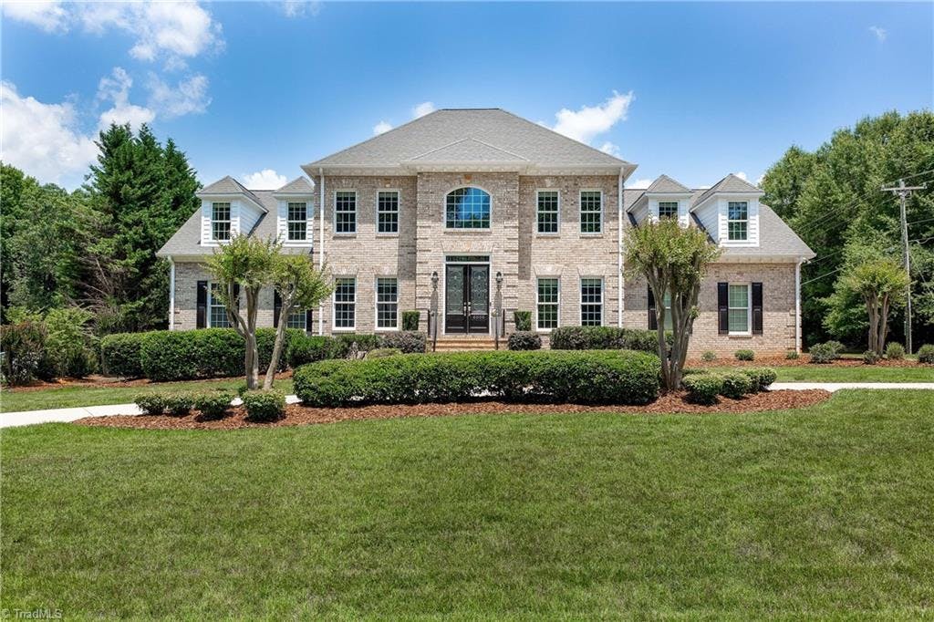 Wonderful traditional style 5 bedroom home in Henson Farms.