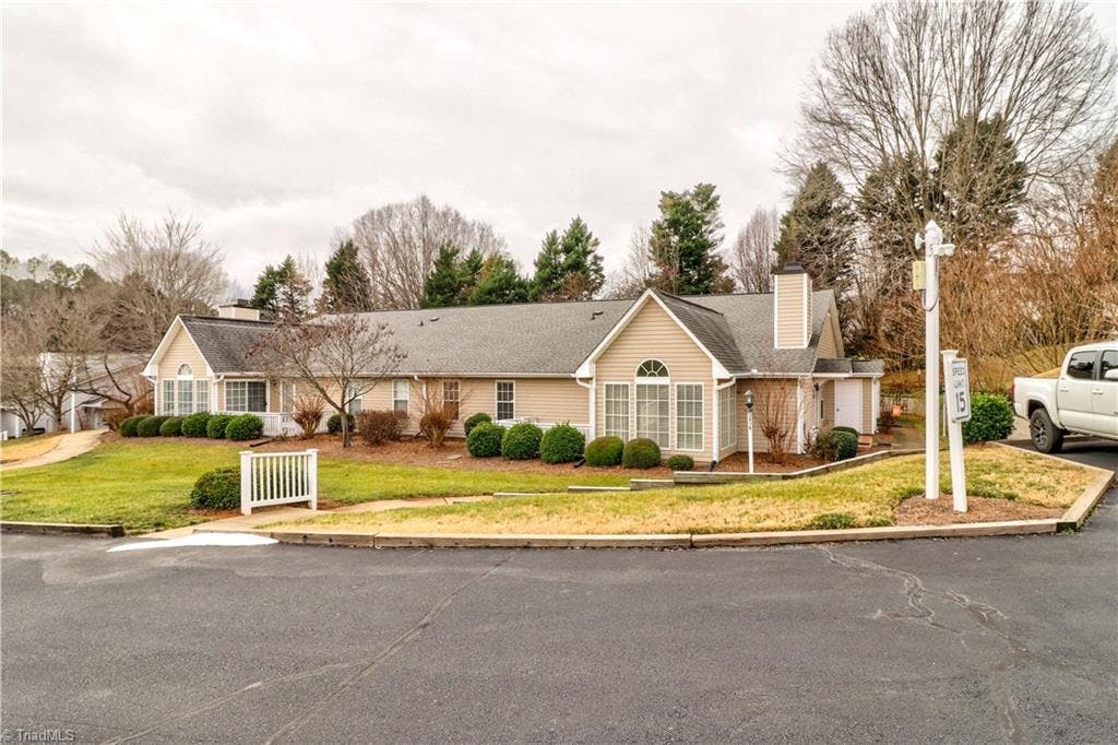 Welcome to 3916 WESTRIDGE MEADOW CIRCLE, CLEMMONS NC !