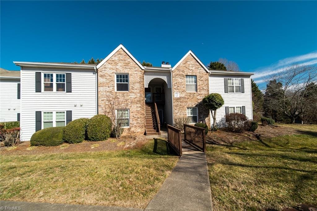 Exterior photo of 4001 Whirlaway Court # M, Clemmons NC 27012. MLS: 1058610