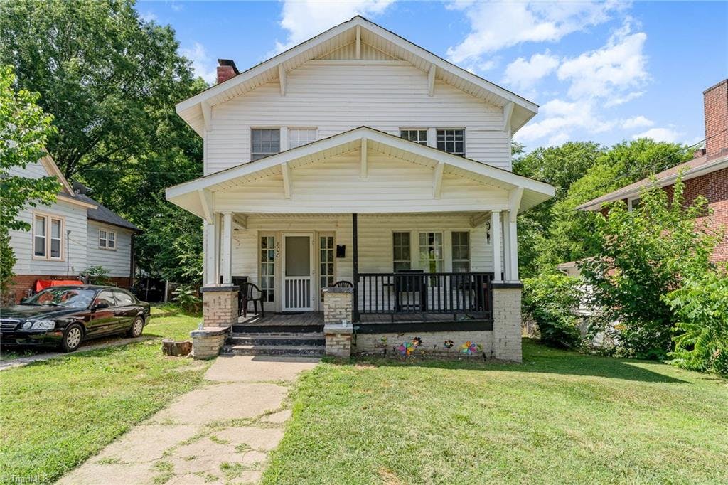 3 beds, 1.5 baths home in historic Douglas Heights!
