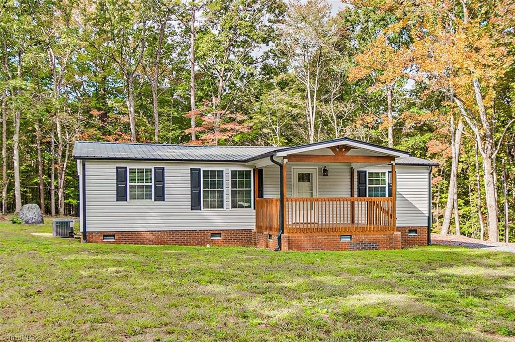 Exterior photo of 1621 Henley Country Road, Randleman NC 27317. MLS: 1087179
