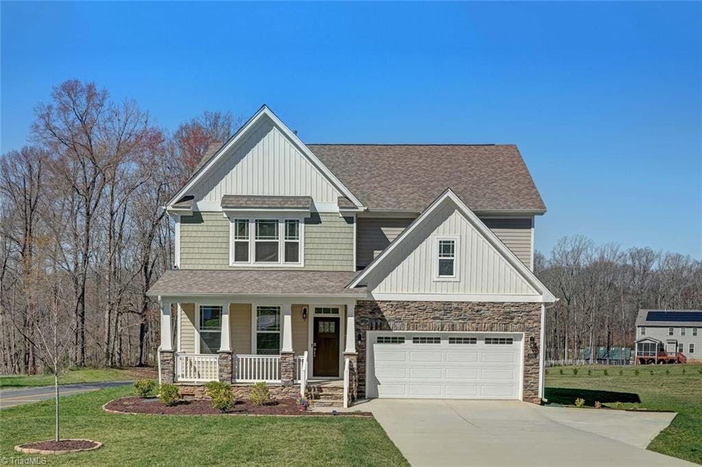 Charming home located in Thatcher Woods located in the Oak Ridge Community!