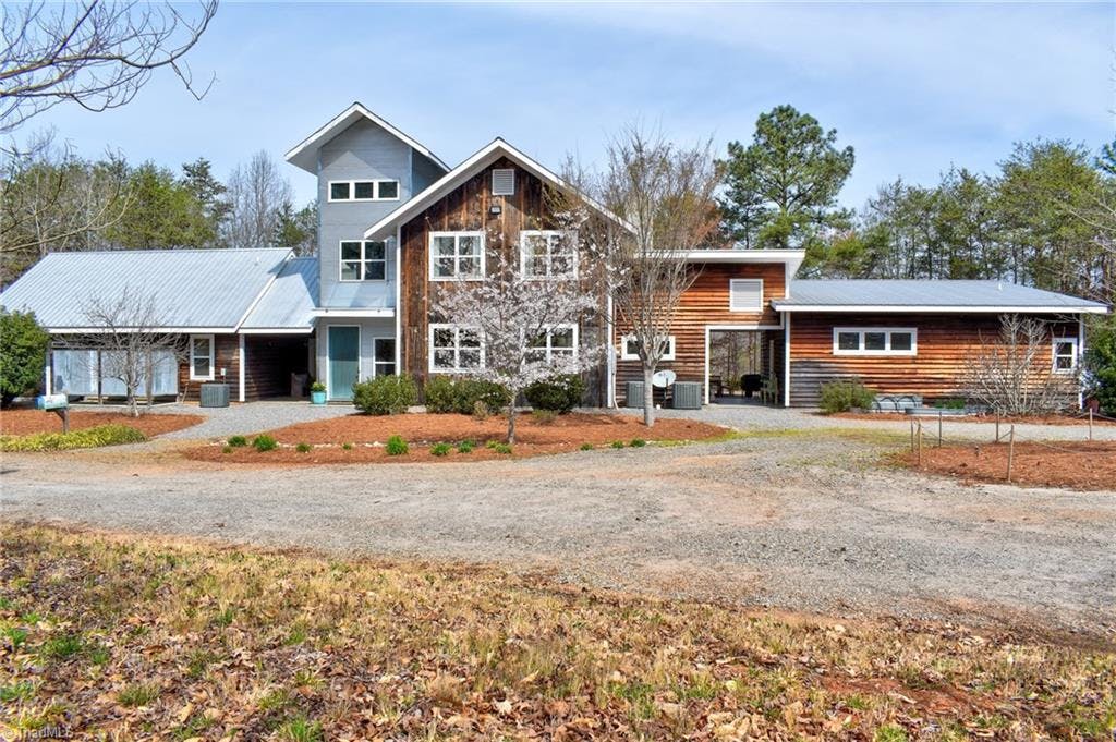 Exterior photo of 964 Airport Rhodhiss Road, Hickory NC 28601. MLS: 1100372