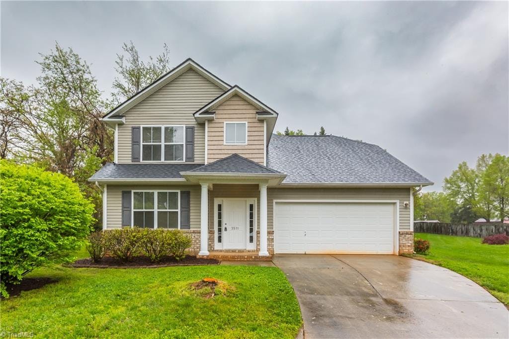 Welcome to 3511 Scotland Ridge Ct. Conveniently located between Winston Salem and Kernersville.