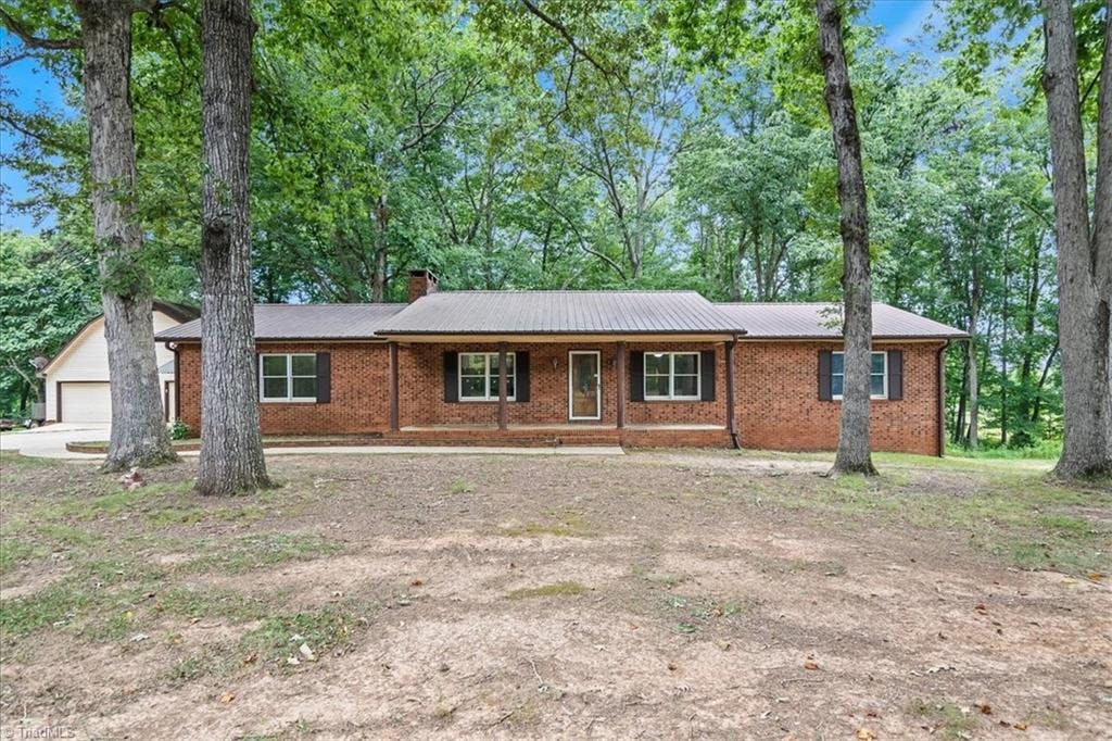 Exterior photo of 1621 Hoover Hill Road, Asheboro NC 27205. MLS: 1113944