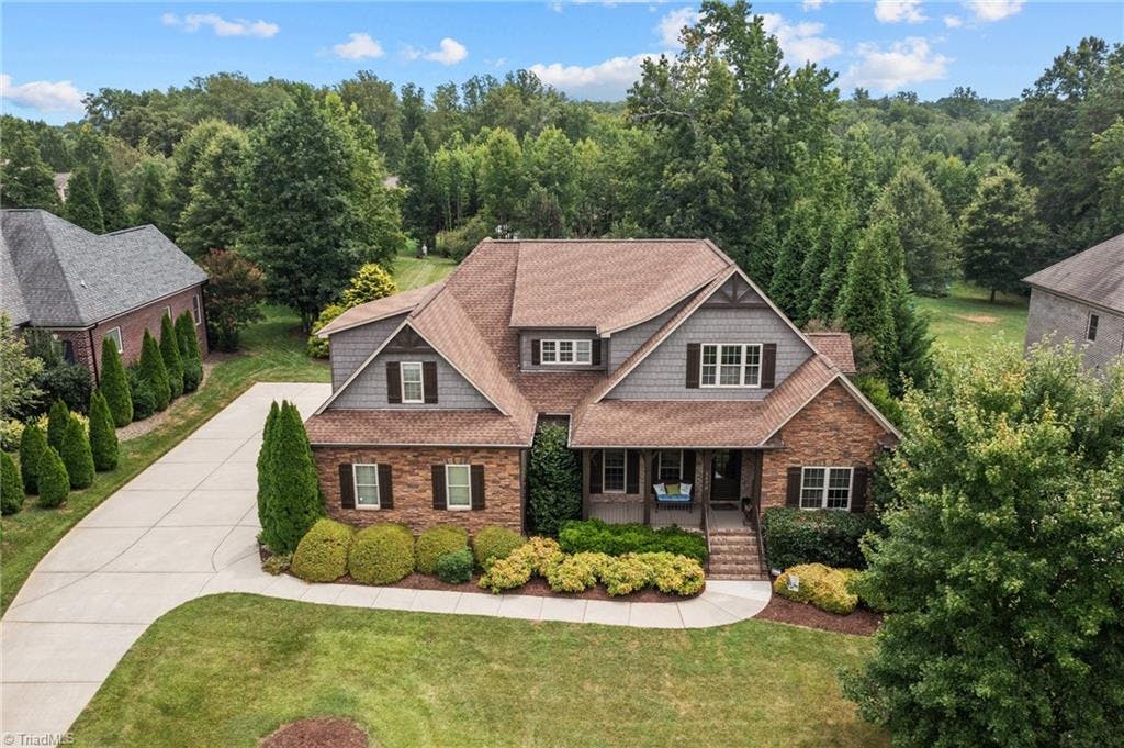 Gorgeous home in Lennox Woods.