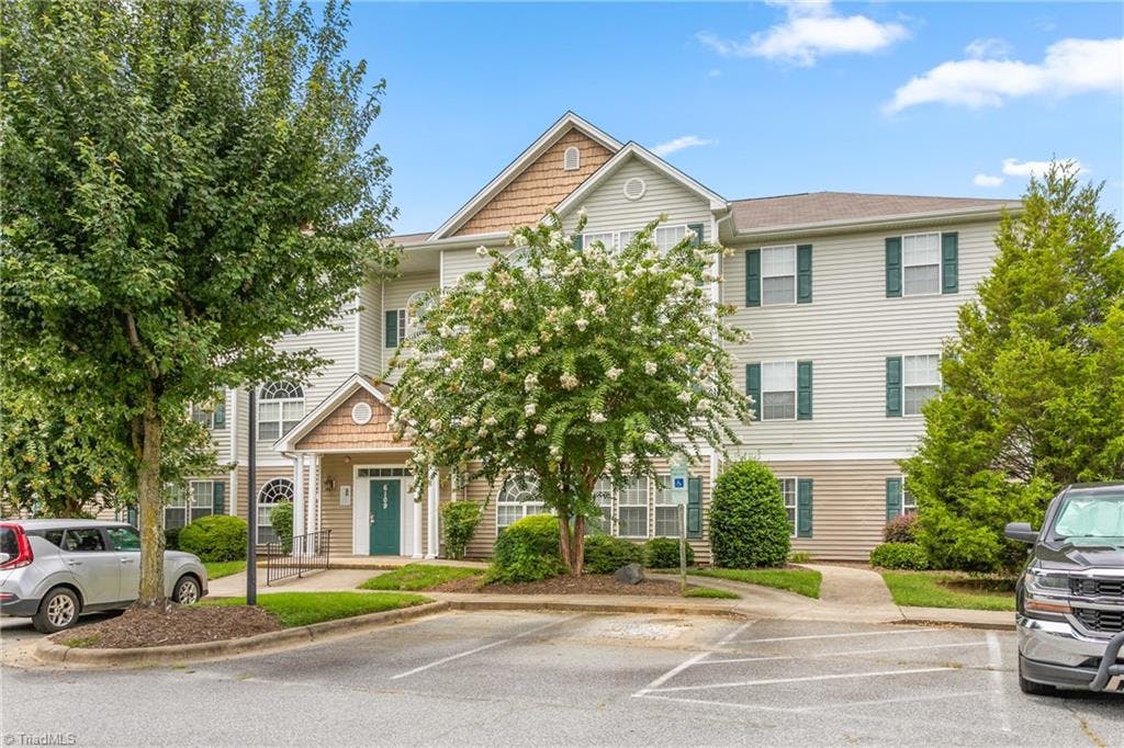 Exterior photo of 6109 hedgecock Circle # 1D, High Point NC 27265. MLS: 1116645