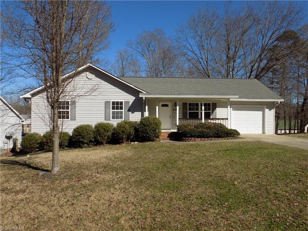 108 Browning Dr, 3BR/2BA one level home w/ 1-car garage