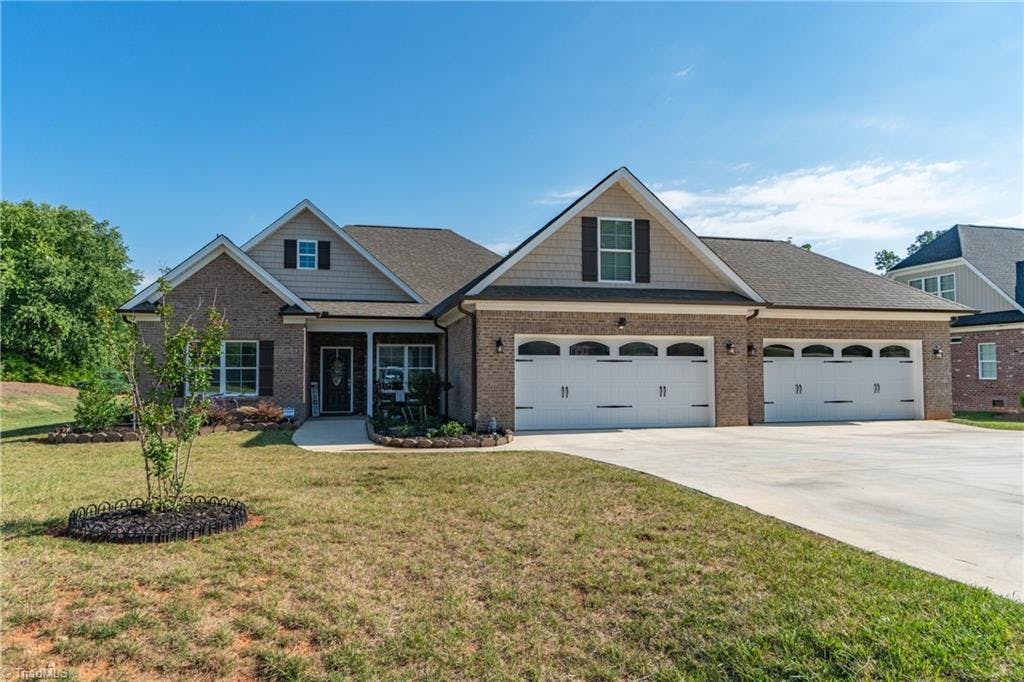 Exterior photo of 6482 Planters Place, Thomasville NC 27360. MLS: 1147584