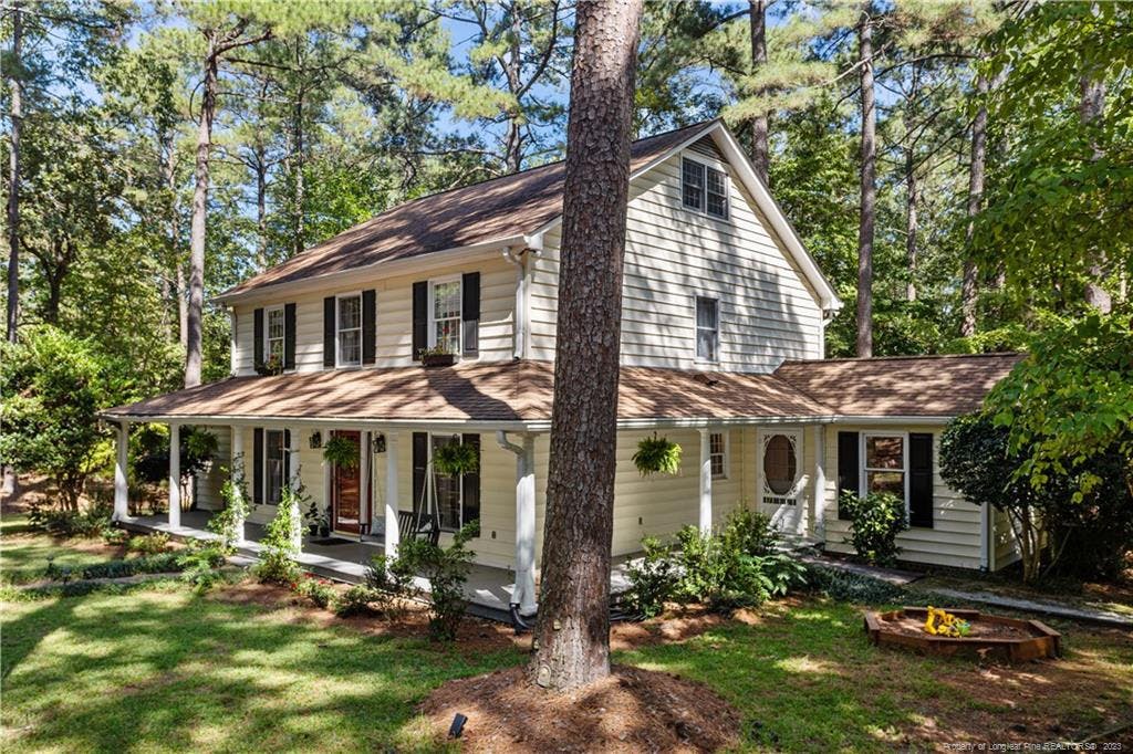 Over 3000sf home in Southern Pines!