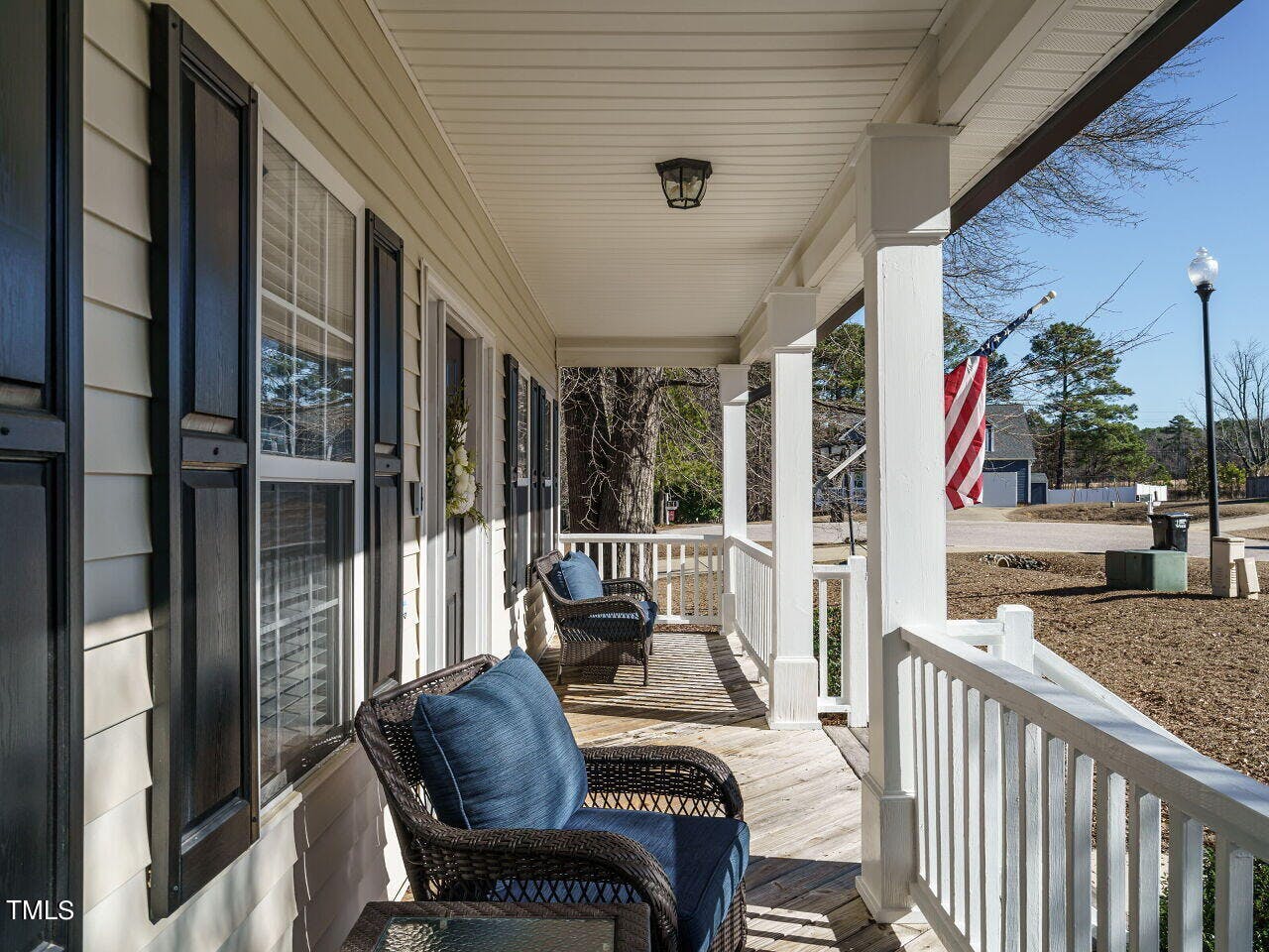 003-1280x960-front-porch
