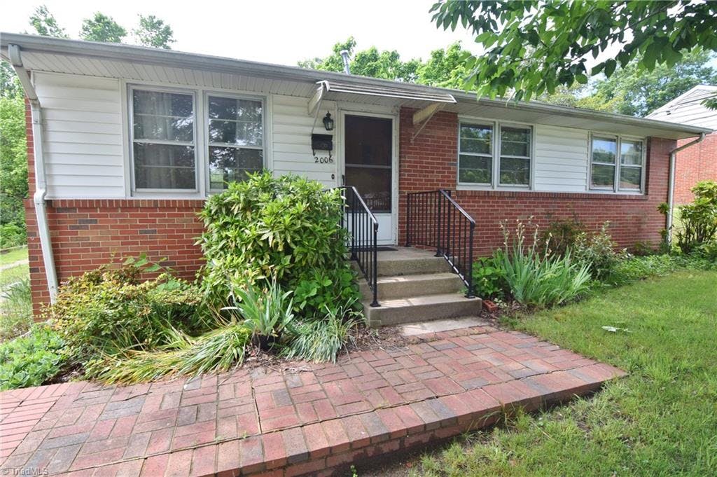 Welcome to 2006 Barksdale Drive in the Lincoln Heights neighborhood! A brick 3 bedroom ranch. Enjoy nearby Barber Park.
