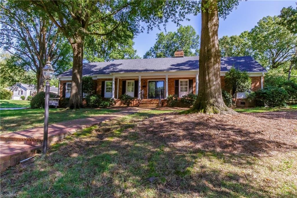 PHENOMENAL potential in sought-after country club neighborhood