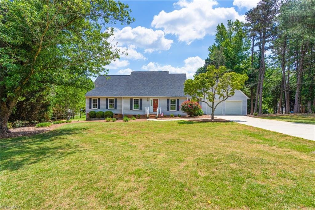 Exterior photo of 7 N Cameo Drive, Thomasville NC 27360. MLS: 1026048