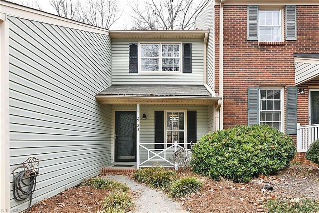 Inviting 2 Story Townhouse with Rare Main Level Bedroom!
