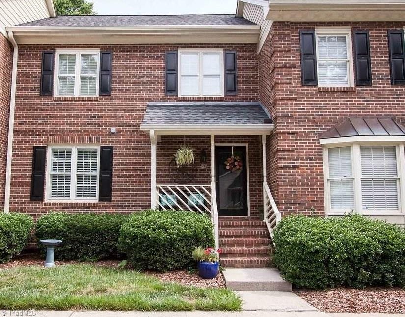 Superb sought after location in Irving Park near shopping, restaurants & schools with easy access to Elm St. & downtown Greensboro or Battleground national park & the Greensboro Science Center.