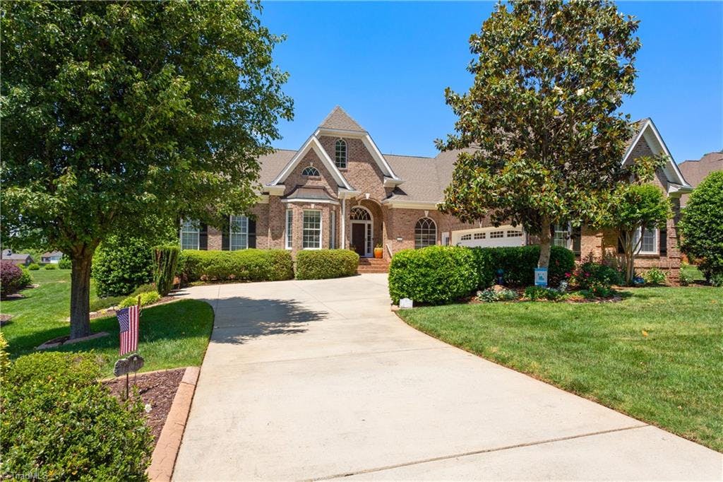 Welcome home to Stoney Creek-a Golf Course Community complete w/Pool, Shopping Village, Restaurants, Medical facilities, Nature trail, & More!!!  Convenient to I85/40 for easy commutes! Convenient to airports too!