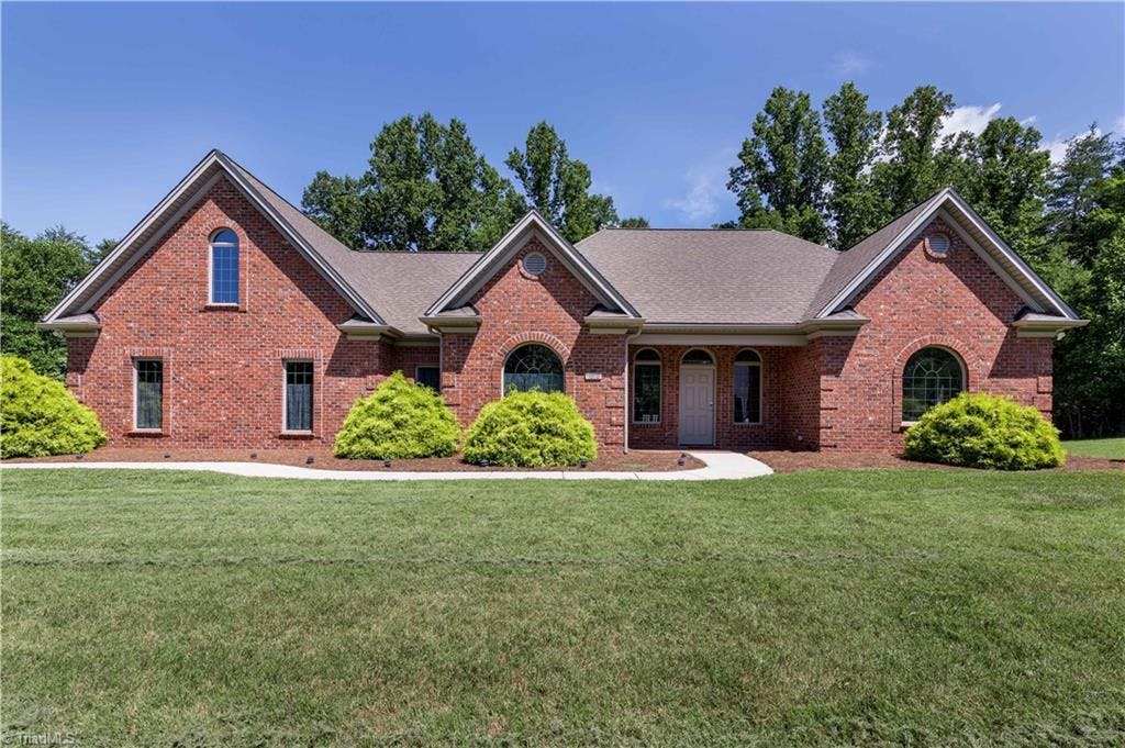 Gorgeous All Brick extremely well maintained home on 1 acre!