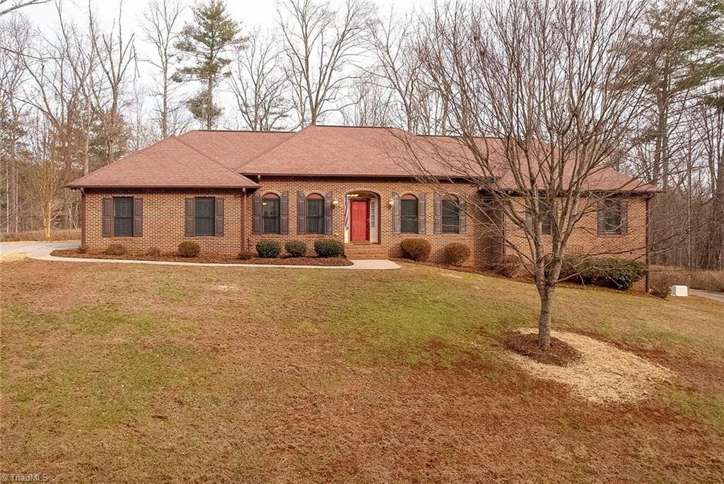 Exterior photo of 913 Colonial Heights, North Wilkesboro NC 28659. MLS: 1094456
