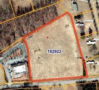 SITUATED BESIDE THE BAK OF OAK RIDGE, THIS 5.35 AC TRACT IS THE PERFECT SITE FOR YOUR BUSINESS USE STRUCTURE