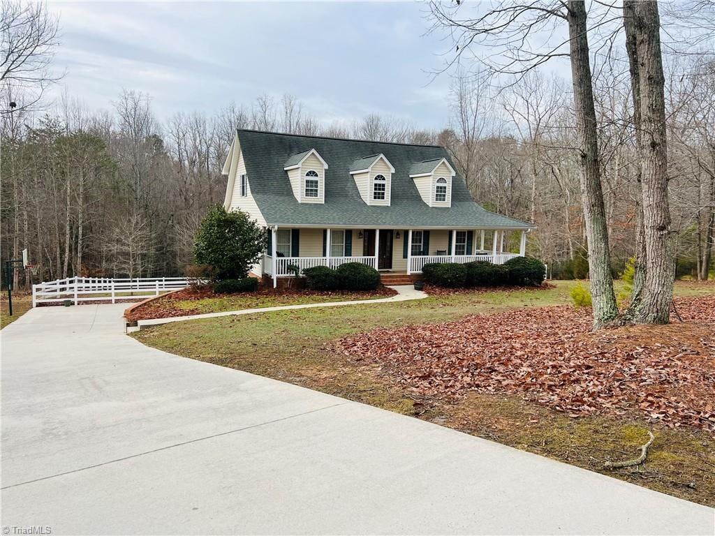 Exterior photo of 279 Knollcrest Drive, Pinnacle NC 27043. MLS: 1131373