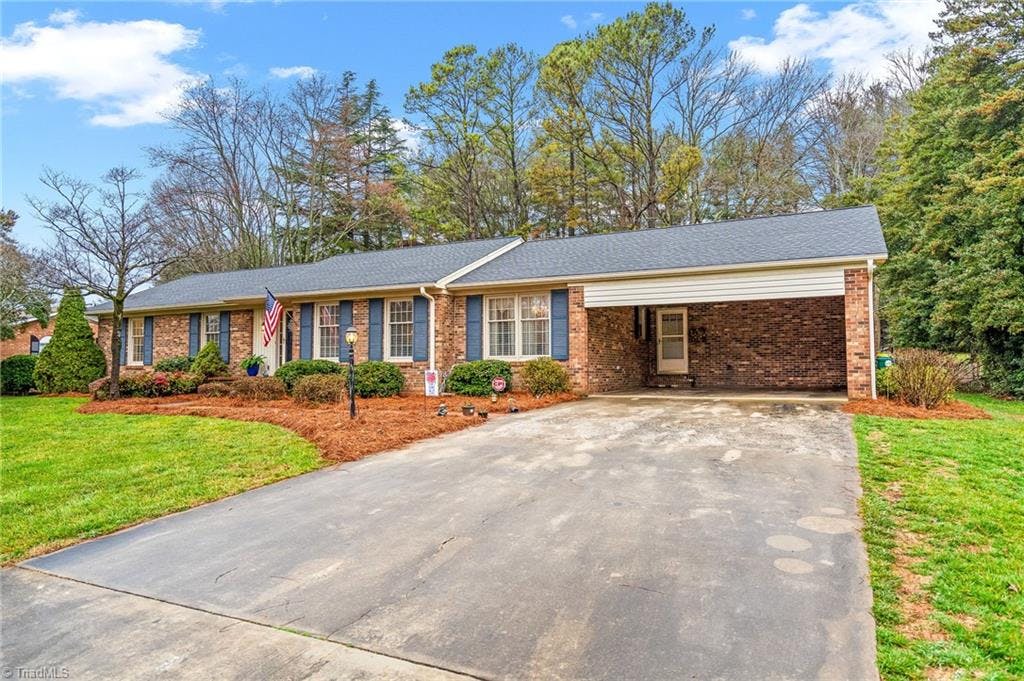 Exterior photo of 6850 Rollingwood Drive, Clemmons NC 27012. MLS: 1132794