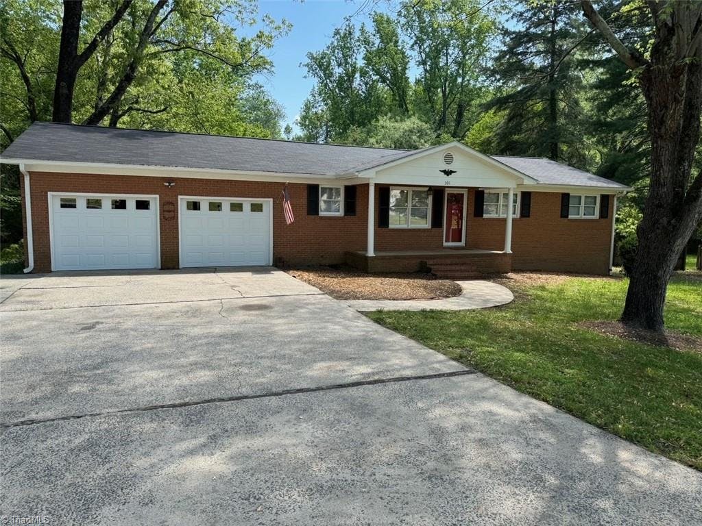 Exterior photo of 301 Meadowbrook Drive, King NC 27021. MLS: 1141580